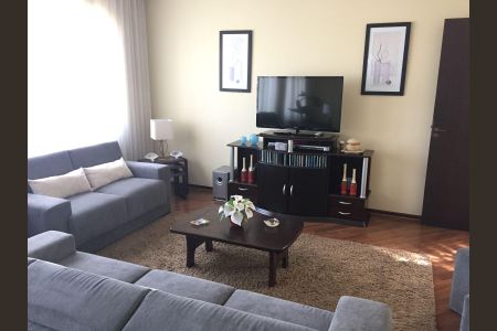 Casa para alugar com 3 quartos, 700m² em Vila Irmaos Arnoni, São Paulo