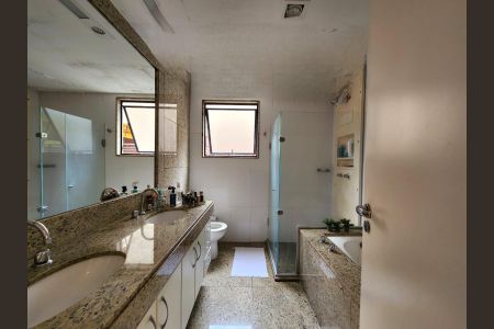 Apartamento à venda com 177m², 4 quartos e 4 vagasSuíte 