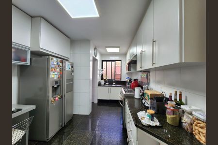 Apartamento à venda com 177m², 4 quartos e 4 vagasCozinha 