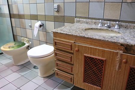 Casa para alugar com 250m², 3 quartos e 4 vagasBanheiro Social