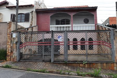 Casa para alugar com 250m², 3 quartos e 4 vagasFachada