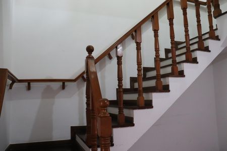 Casa para alugar com 250m², 3 quartos e 4 vagasEscada