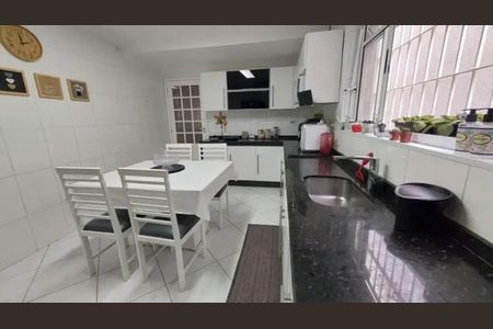 Casa à venda com 170m², 4 quartos e 2 vagasFoto 04