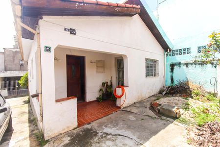 Casa à venda com 80m², 2 quartos e 6 vagas Casa à venda com 80m², 2 quartos e 6 vagasQuintal