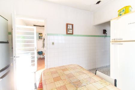 Casa à venda com 80m², 2 quartos e 6 vagas Casa à venda com 80m², 2 quartos e 6 vagasCozinha