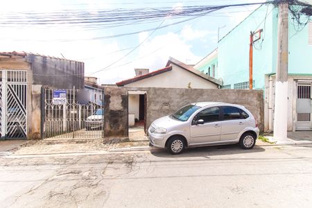 Casa à venda com 80m², 2 quartos e 6 vagas Casa à venda com 80m², 2 quartos e 6 vagasFachada + Placa