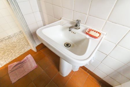 Casa à venda com 80m², 2 quartos e 6 vagas Casa à venda com 80m², 2 quartos e 6 vagasBanheiro