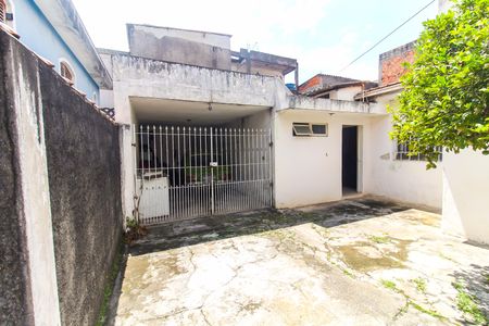Casa à venda com 80m², 2 quartos e 6 vagas Casa à venda com 80m², 2 quartos e 6 vagasQuintal