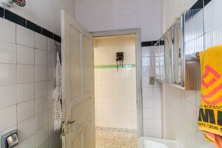 Casa à venda com 80m², 2 quartos e 6 vagas Casa à venda com 80m², 2 quartos e 6 vagasBanheiro