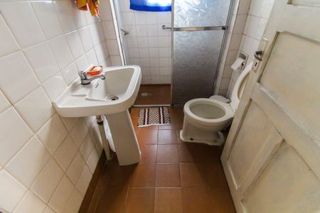 Casa à venda com 80m², 2 quartos e 6 vagas Casa à venda com 80m², 2 quartos e 6 vagasBanheiro