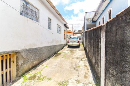 Casa à venda com 80m², 2 quartos e 6 vagas Casa à venda com 80m², 2 quartos e 6 vagasQuintal