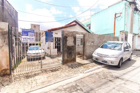 Casa à venda com 80m², 2 quartos e 6 vagas Casa à venda com 80m², 2 quartos e 6 vagasFachada + Placa