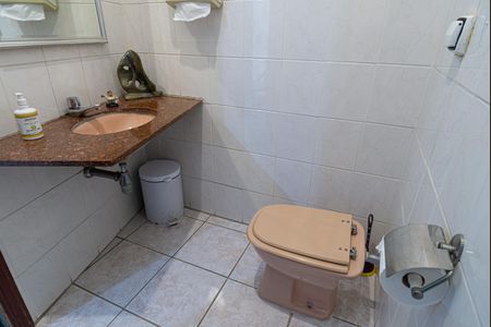 Casa à venda com 232m², 3 quartos e 2 vagas Casa à venda com 232m², 3 quartos e 2 vagasEscritório (Banheiro)