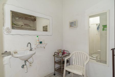 Casa à venda com 232m², 3 quartos e 2 vagas Casa à venda com 232m², 3 quartos e 2 vagasBanheiro de Serviço