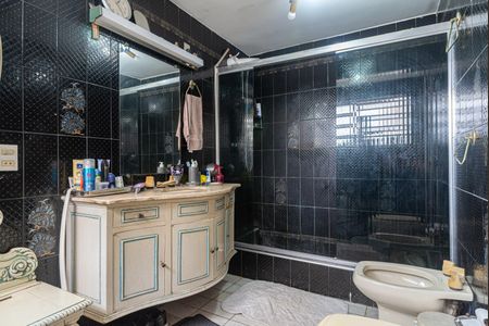 Casa à venda com 232m², 3 quartos e 2 vagas Casa à venda com 232m², 3 quartos e 2 vagasBanheiro 2