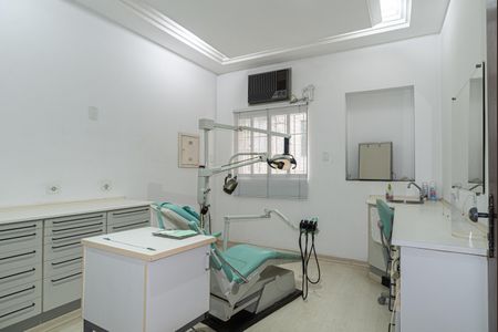 Casa à venda com 232m², 3 quartos e 2 vagas Casa à venda com 232m², 3 quartos e 2 vagasEscritório (consultório)