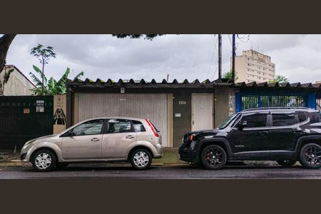 Casa à venda com 232m², 3 quartos e 2 vagas Casa à venda com 232m², 3 quartos e 2 vagasFachada