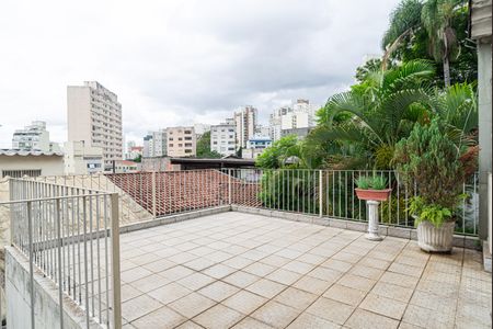 Casa à venda com 232m², 3 quartos e 2 vagas Casa à venda com 232m², 3 quartos e 2 vagasQuintal