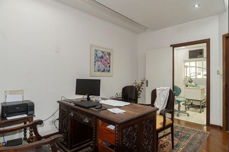 Casa à venda com 232m², 3 quartos e 2 vagas Casa à venda com 232m², 3 quartos e 2 vagasEscritório