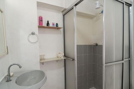 Casa à venda com 232m², 3 quartos e 2 vagas Casa à venda com 232m², 3 quartos e 2 vagasEdícula (Banheiro)