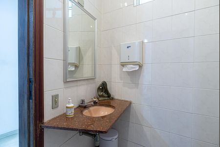 Casa à venda com 232m², 3 quartos e 2 vagas Casa à venda com 232m², 3 quartos e 2 vagasEscritório (Banheiro)