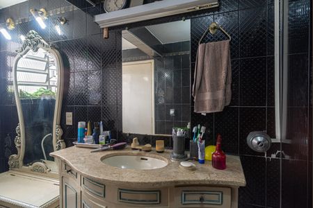 Casa à venda com 232m², 3 quartos e 2 vagas Casa à venda com 232m², 3 quartos e 2 vagasBanheiro 2