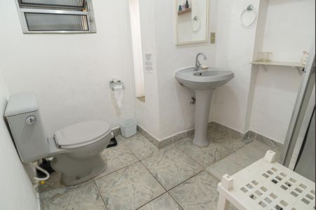 Casa à venda com 232m², 3 quartos e 2 vagas Casa à venda com 232m², 3 quartos e 2 vagasEdícula (Banheiro)