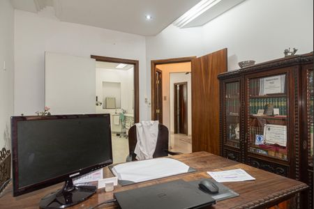 Casa à venda com 232m², 3 quartos e 2 vagas Casa à venda com 232m², 3 quartos e 2 vagasEscritório