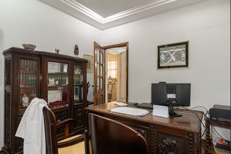 Casa à venda com 232m², 3 quartos e 2 vagas Casa à venda com 232m², 3 quartos e 2 vagasEscritório