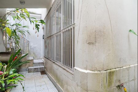 Casa à venda com 232m², 3 quartos e 2 vagas Casa à venda com 232m², 3 quartos e 2 vagasCorredores Externos da casa