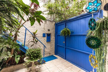 Casa de condomínio à venda com 200m², 4 quartos e 3 vagasEntrada