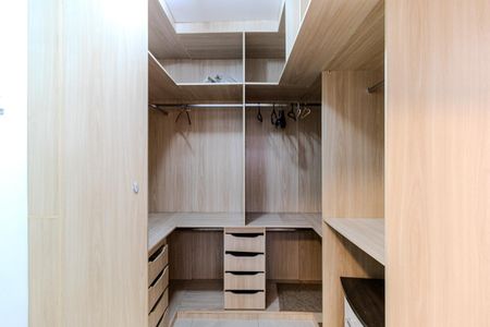 Apartamento à venda com 89m², 2 quartos e 1 vaga Apartamento à venda com 89m², 2 quartos e 1 vagaCloset da Suíte