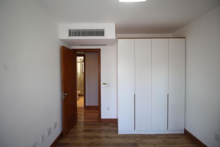 Apartamento à venda com 131m², 4 quartos e 2 vagasQuarto 2