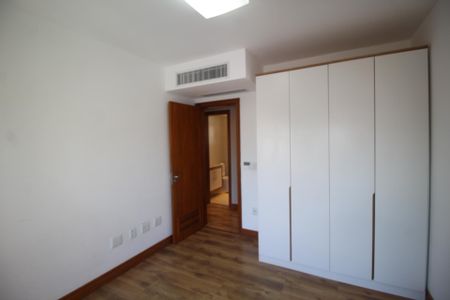 Apartamento à venda com 131m², 4 quartos e 2 vagasQuarto 2
