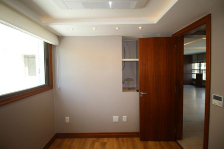 Apartamento à venda com 131m², 4 quartos e 2 vagasQuarto 1