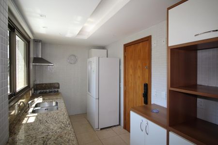 Apartamento à venda com 131m², 4 quartos e 2 vagasCozinha