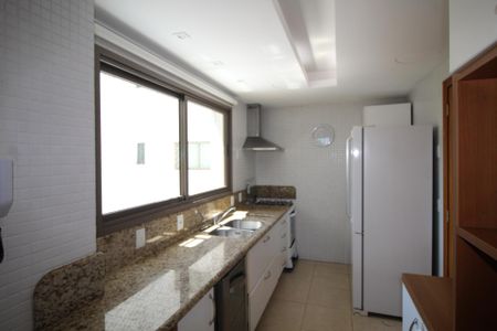 Apartamento à venda com 131m², 4 quartos e 2 vagasCozinha