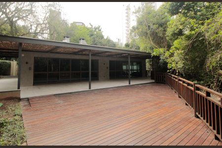 Apartamento à venda com 131m², 4 quartos e 2 vagas Apartamento à venda com 131m², 4 quartos e 2 vagasÁrea comum - Salão de festas