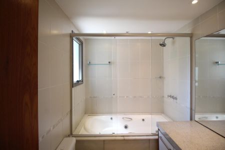 Apartamento à venda com 131m², 4 quartos e 2 vagasBanheiro da Suíte 1