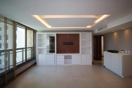 Apartamento à venda com 131m², 4 quartos e 2 vagasSala