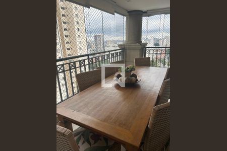 Casa de condomínio para alugar com 230m², 3 quartos e 4 vagasVaranda