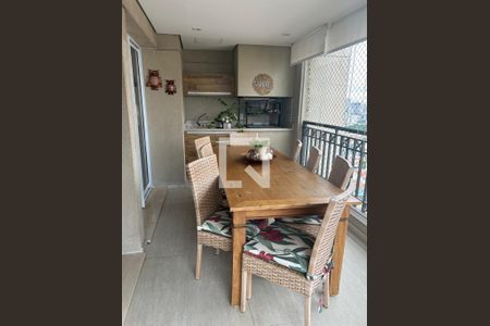 Casa de condomínio para alugar com 230m², 3 quartos e 4 vagasVaranda