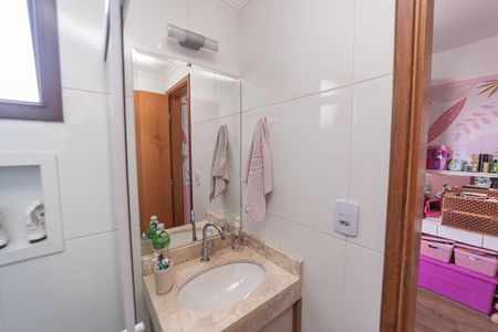 Casa de condomínio à venda com 115m², 2 quartos e 2 vagasBanheiro do Quarto 1