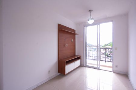 Sala de apartamento para alugar com 2 quartos, 55m² em Venda da Cruz, São Gonçalo