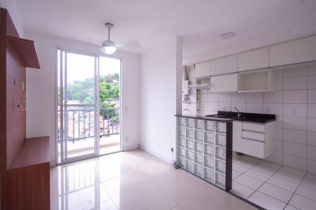 Sala de apartamento para alugar com 2 quartos, 55m² em Venda da Cruz, São Gonçalo
