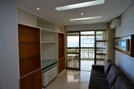 Sala de apartamento para alugar com 3 quartos, 130m² em Barra da Tijuca, Rio de Janeiro