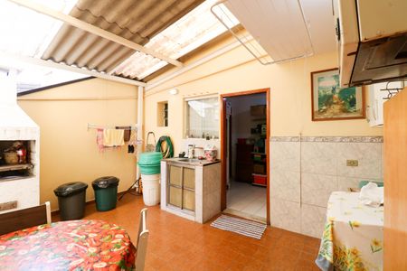 Casa à venda com 167m², 5 quartos e 2 vagasQuintal