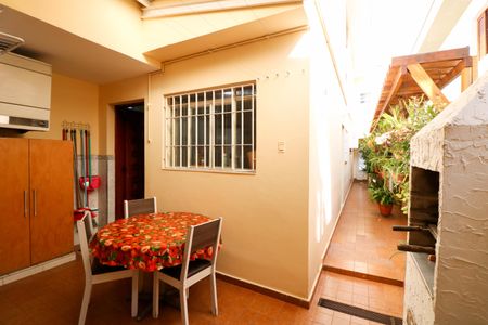 Casa à venda com 167m², 5 quartos e 2 vagasQuintal