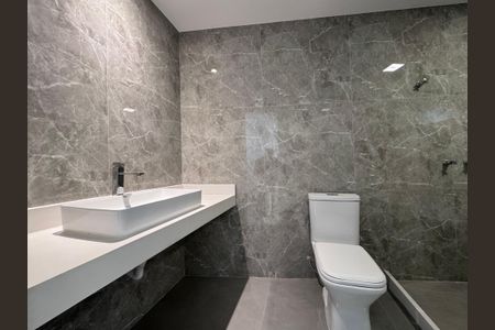 Apartamento à venda com 240m², 3 quartos e 2 vagasSuíte 3 - Banheiro