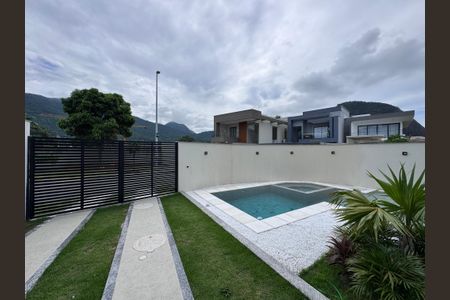 Apartamento à venda com 240m², 3 quartos e 2 vagasÁrea externa